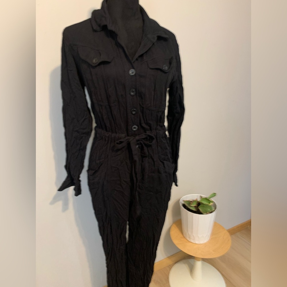 Urban Outfitters Black Jumpsuit

ALL REASONABLE OFFERS ACCEPTED